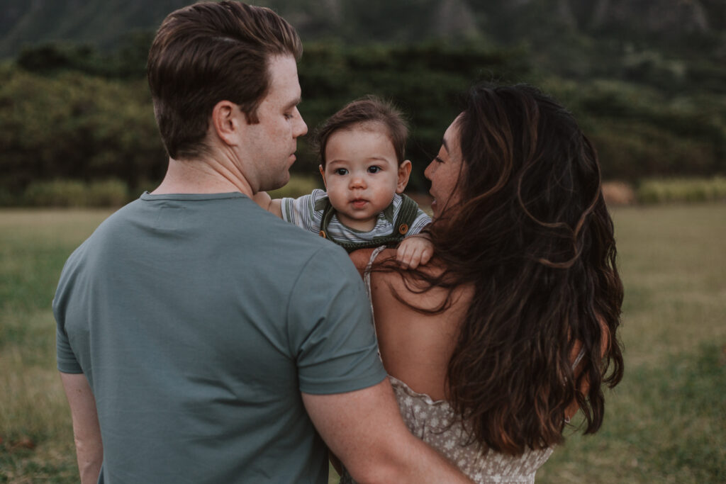 Oahu couple's photographer | family photos at Kualoa