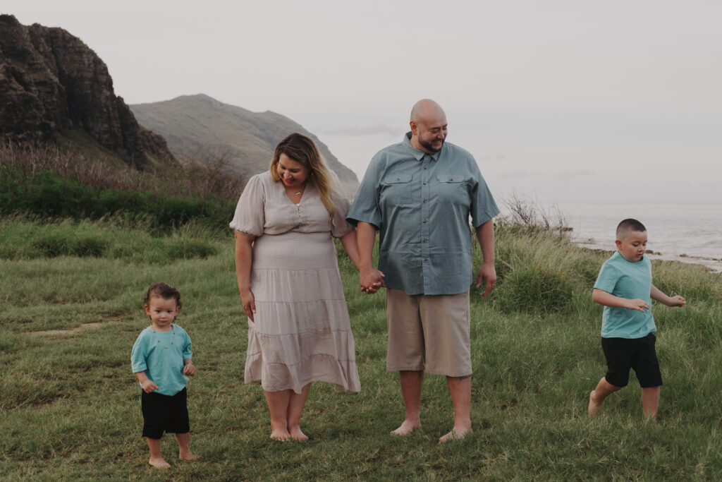 Oahu couple's photographer | Hawaii family photographer | Pinterest photo inspiration