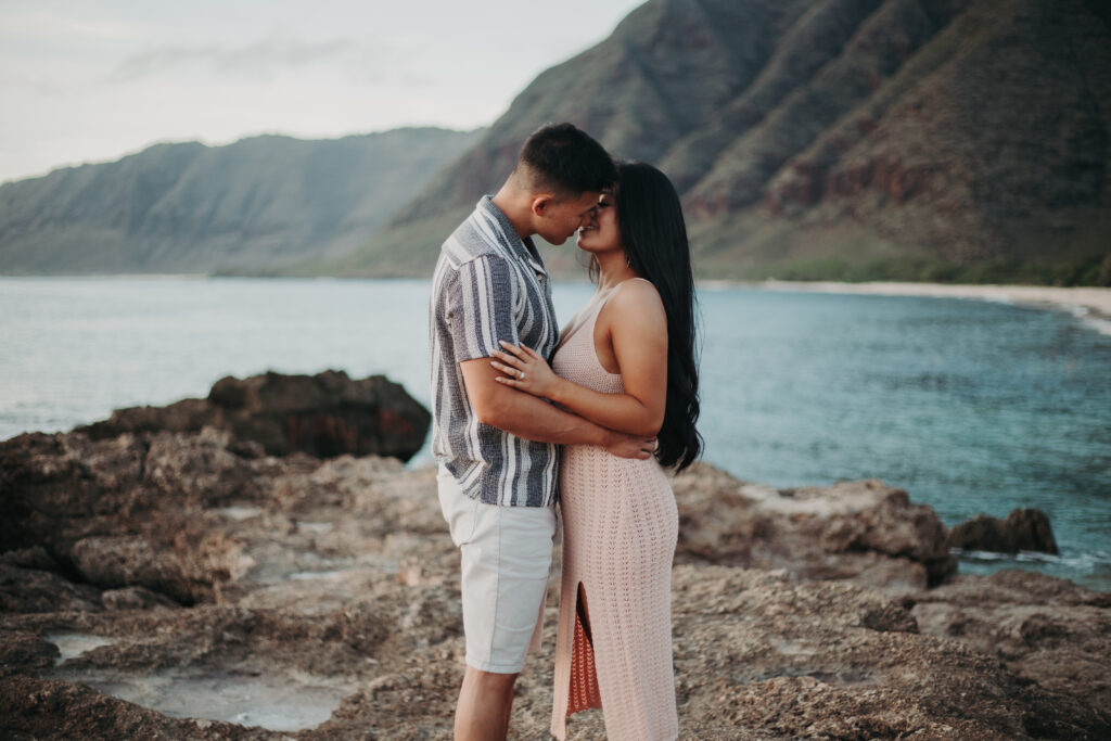 Oahu couple's photographer | Engagement photos in Hawaii